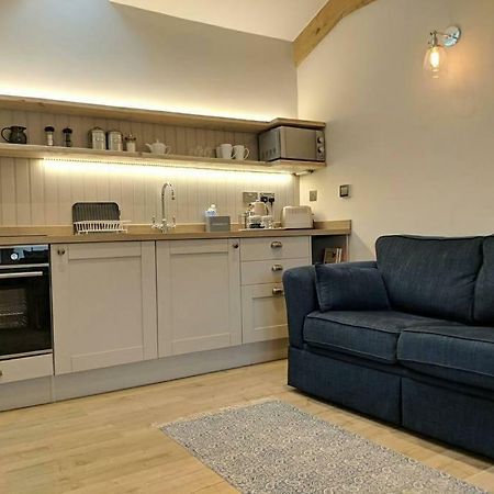 Skittles - Charming One Bedroom Apartment - Parking - Easy Access To Bath Box  Bagian luar foto