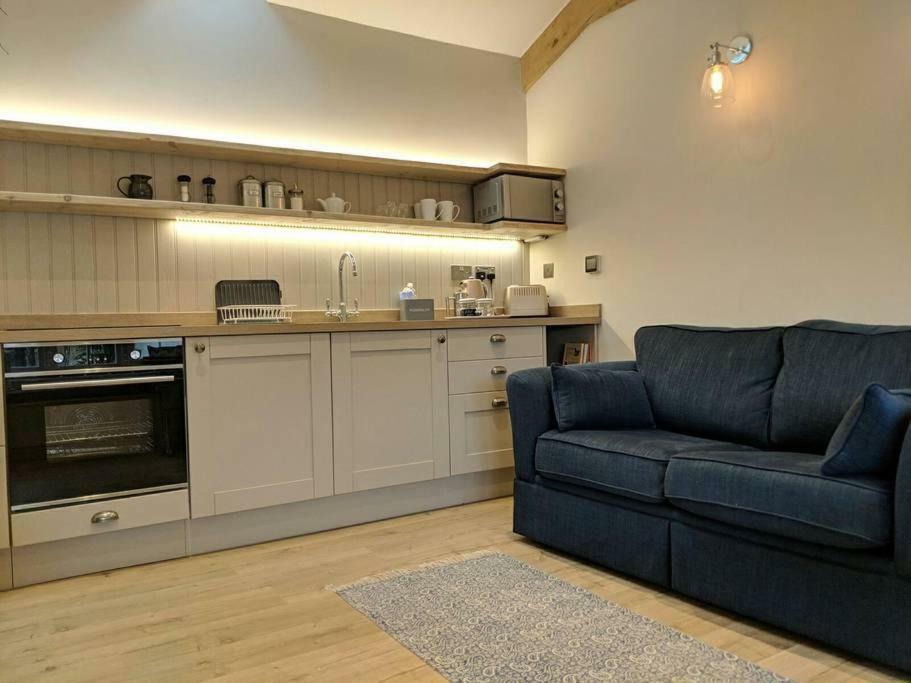 Skittles - Charming One Bedroom Apartment - Parking - Easy Access To Bath Box  Bagian luar foto