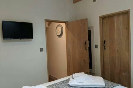 Skittles - Charming One Bedroom Apartment - Parking - Easy Access To Bath Box  Bagian luar foto