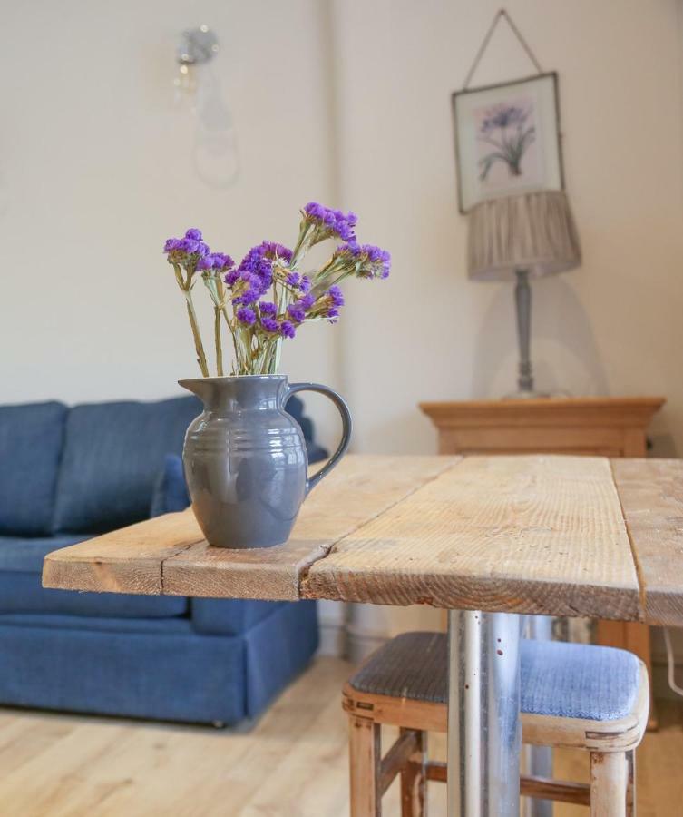 Skittles - Charming One Bedroom Apartment - Parking - Easy Access To Bath Box  Bagian luar foto