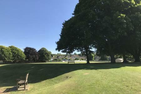 Skittles - Charming One Bedroom Apartment - Parking - Easy Access To Bath Box  Bagian luar foto