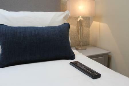 Skittles - Charming One Bedroom Apartment - Parking - Easy Access To Bath Box  Bagian luar foto