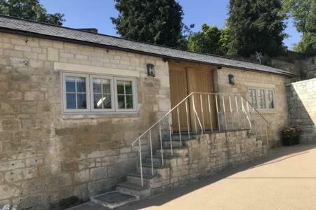 Skittles - Charming One Bedroom Apartment - Parking - Easy Access To Bath Box  Bagian luar foto